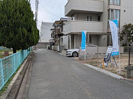 【前面道路含む現地写真】