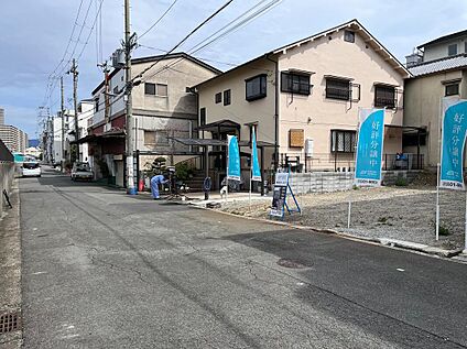 【前面道路を含む現地写真】