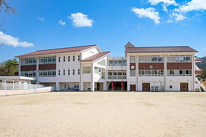 東広島市立三永小学校 1300ｍ(徒歩20分)