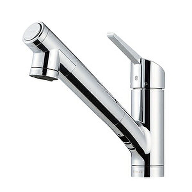 【蛇口一体型浄水器】浄水器部ごとホースが引き出せるから、ポットやお鍋などに浄水を注ぐ時にも便利。浄水でシャワーが使えるので、料理の下ごしらえにとっても便利です。