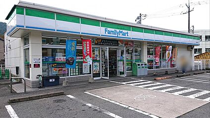 ファミリーマート　安芸熊野店 700ｍ(徒歩9分)