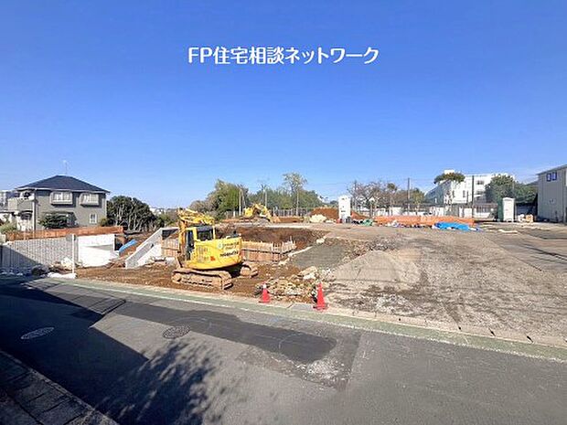 四季を通じて自然と触れ合えるスポットが周辺には盛りだくさん！お散歩やジョギング、週末のご家族での遊びに最適です。目の前に広がる開放感とゆとり、暮らしの夢を育む理想の住まいがここにはあります。