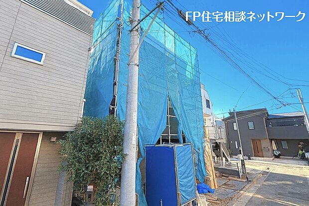 四季を通じて自然と触れ合えるスポットが周辺には盛りだくさん!お散歩やジョギング、週末のご家族での遊びに最適です。目の前に広がる開放感とゆとり、暮らしの夢を育む理想の住まいがここにはあります。