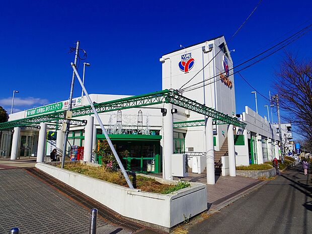 ゆりストア星ヶ丘店まで1500m 10時~20時までの営業時間。星ヶ丘店はグルメ志向のお客様が多いエリアなので、インストアベーカリーを備えました。