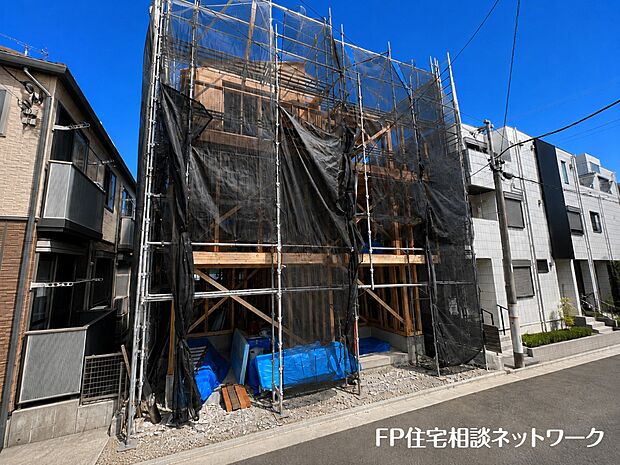 四季を通じて自然と触れ合えるスポットが周辺には盛りだくさん!お散歩やジョギング、週末のご家族での遊びに最適です。目の前に広がる開放感とゆとり、暮らしの夢を育む理想の住まいがここにはあります。