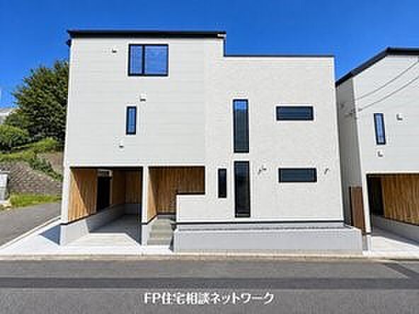 閑静な住宅地で子育て家族にピッタリ。毎日のお散歩も快適な緑に恵まれたエリアで、自然に包まれた穏やかな暮らしを実現するための、ゆとりある住環境が整っています。