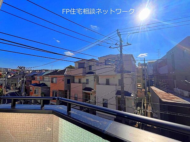 【住戸からの眺望写真】四季を通じて自然と触れ合えるスポットが周辺には盛りだくさん!お散歩やジョギング、週末のご家族での遊びに最適です。暮らしの夢を育む理想の住まいがここにはあります。