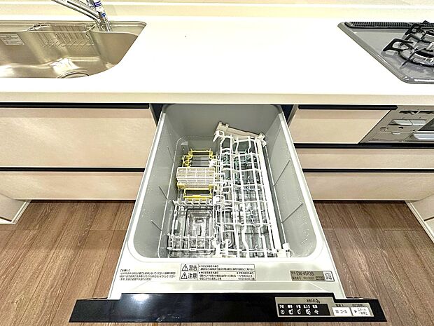 【食洗機】利用者が増えているのはメリットが多いから。時間の節約、手が荒れない、水道代の節約、高温度で洗うので油汚れもしっかり落とせる。まさに理想家電。 