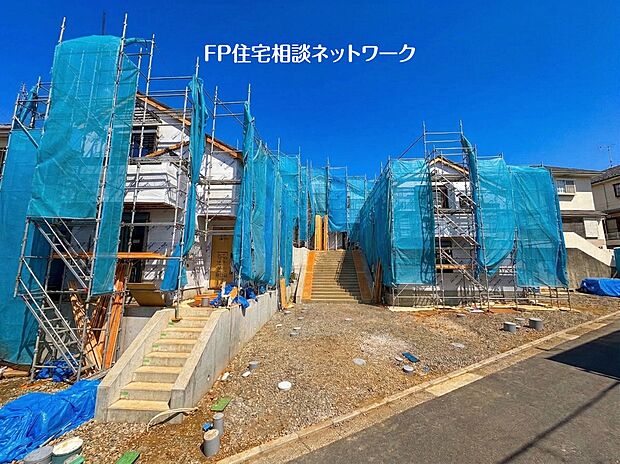 【前面道路含む現地写真】四季を通じて自然と触れ合えるスポットが周辺には盛りだくさん！お散歩やジョギング、週末のご家族での遊びに最適です。暮らしの夢を育む理想の住まいがここにはあります。