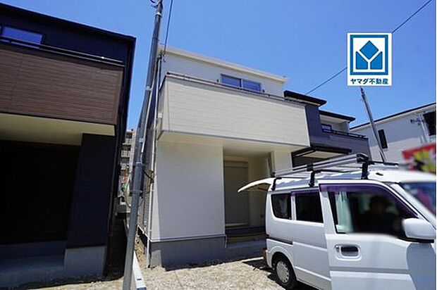 2号棟。
3LDK!2ドア1ルーム有!お子様の成長に合わせて部屋を仕切れます^^全居室7帖以上♪