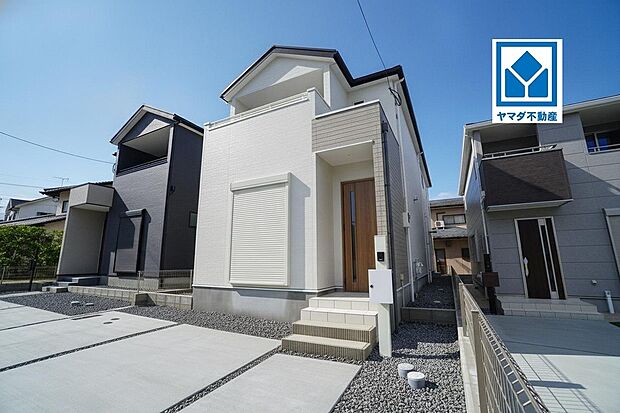 5号棟。
和室含む4LDK!敷地約50坪!P2台!
LDK19.5帖!リビングダイニングを分けやすいヨコ型LDK♪
主寝室に大容量ウォークインクローゼット付き^^