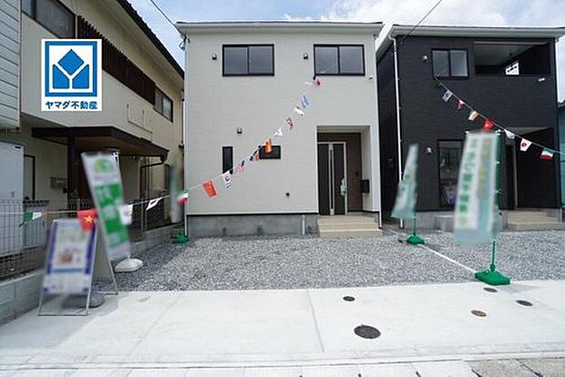 【外観】2号棟。
南向き☆4LDK!和室有!P2台^^
リビング階段で開放感のある空間♪
2階には広々としたホールあり!部屋干しなどに活躍☆