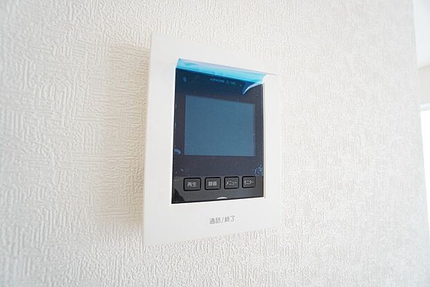 【TVモニター付きインターフォン】防犯性、セキュリティ対策に安心できるテレビモニター付きインターフォンです。セールスマン対策にもなり安心できます。