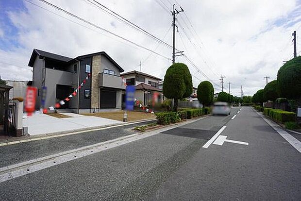 JR鹿児島本線「東福間」駅まで徒歩約3分♪西鉄バス「若木台1丁目」まで徒歩約3分♪前面道路が広く、比較的車通りも少ないので、駐車もラクラクです＾＾