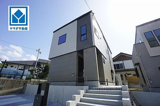 【現地外観写真】1号棟。安全性、機能性に優れたオール電化で快適な新生活♪一戸建ての多いエリア。落ち着いた雰囲気で快適な生活を送れます。