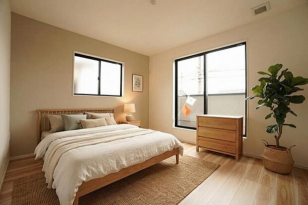【リビング以外の居室】家具はイメージです。主寝室としてお使いいただけそうなこちらのお部屋は、日当たりが良く、爽やかな風を感じて起きる朝は、快適生活の始まりに。