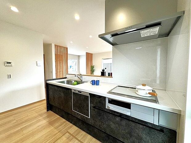 【【弊社施工例】キッチン】収納豊富&お手入れ楽々の高性能キッチンです。もちろん食洗機付き♪