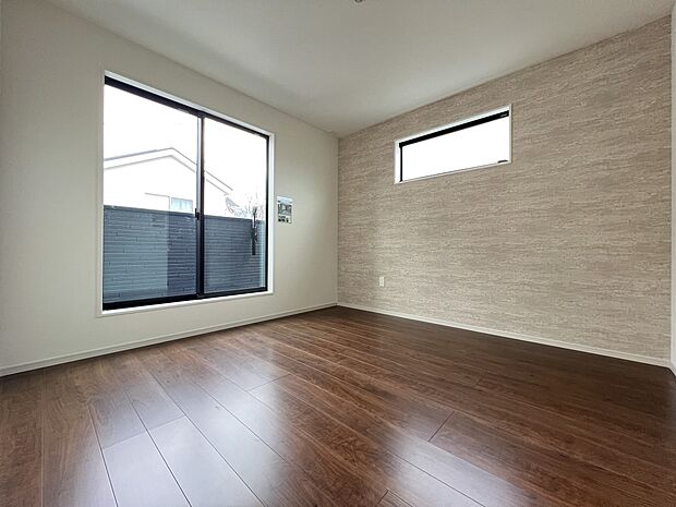 洋室6.1帖　アクセントクロスがお洒落な空間を演出