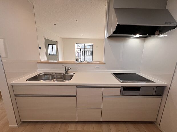 IHクッキングヒーターを搭載した扱いやすい対面式システムキッチン