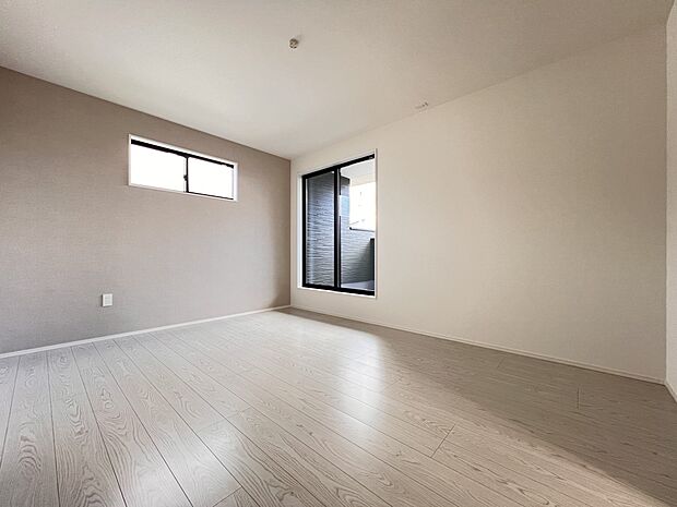 洋室7.8帖 W.I.C、バルコニー付きの広めのお部屋です