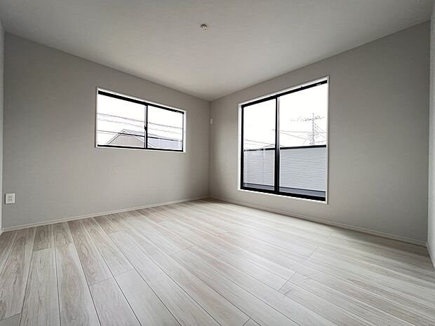 洋室7.5帖 W.I.C、バルコニー付きの広めのお部屋 ご夫婦の寝室にどうぞ(2号棟)