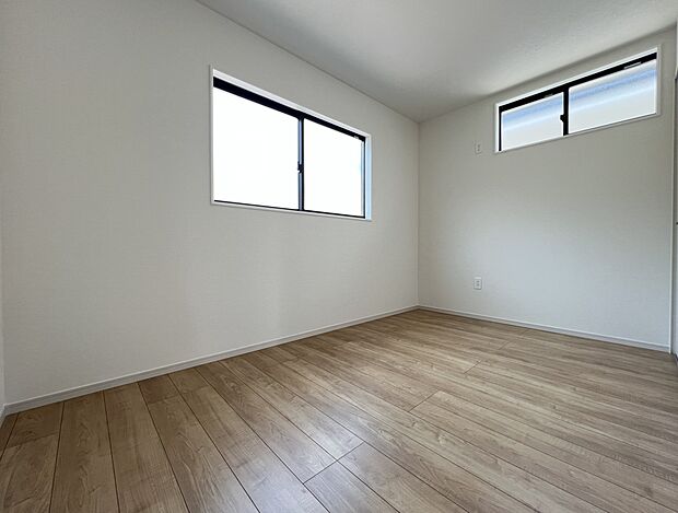 2階には洋室を3部屋ご用意いたします(同仕様)