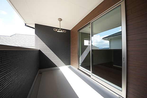 南に面した日当たり良好バルコニー(2号棟同仕様)