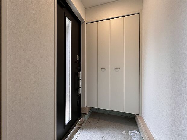 下駄箱収納付きの玄関(2号棟)