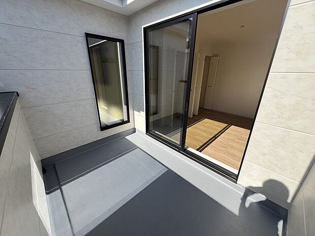 陽当たり良好の南向きバルコニー(1号棟)