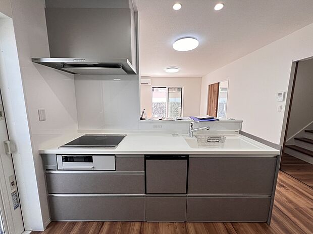 食洗機・浄水器付きの扱いやすいシステムキッチン