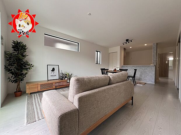 LDK17.7帖 自然と家族が集うリビングスルー仕様!居心地よい空間です(1号棟)