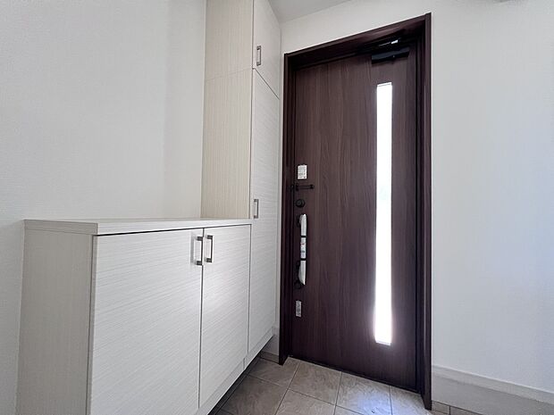 シューズボックス付きの玄関(同仕様)