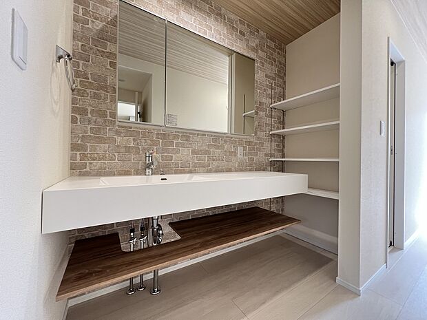 お洒落な洗面台を設置しました(1号棟)