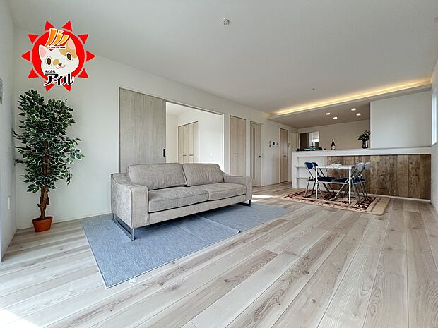 LDK18帖　隣接の洋室と合わせて23帖の広々空間に！是非現地でご体感ください(2号棟)