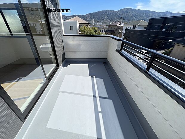 洋室7.8帖から出入り可能のバルコニー(同仕様)