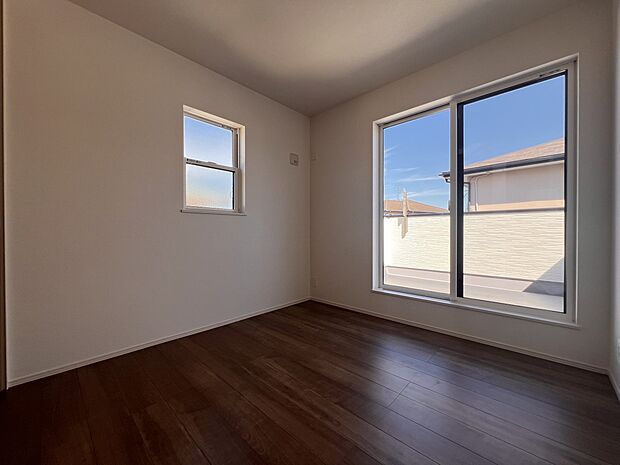 2階には洋室を2～3部屋ご用意いたします(2号地同仕様)