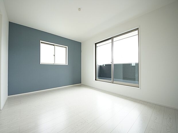 洋室10.7帖 ウォークインクローゼット、バルコニー付の居室(1号棟同仕様)