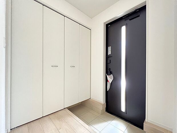 下駄箱収納付きの玄関スペース(1号棟同仕様)