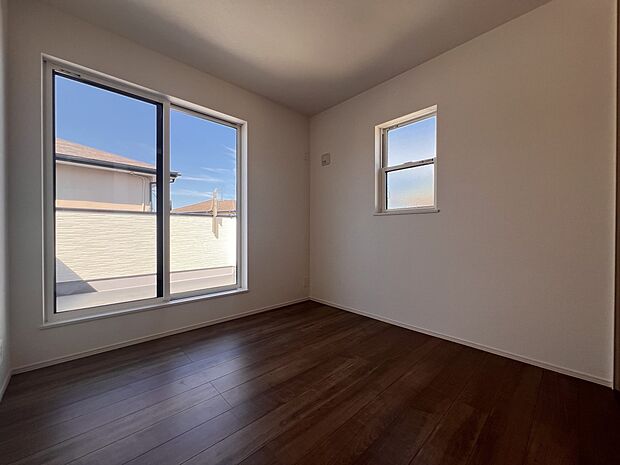 2階には洋室を4部屋ご用意いたします(同仕様)