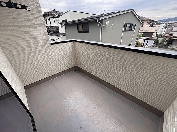 南面バルコニーの為陽当たりも良好です（1号棟）