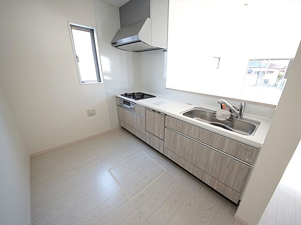 扱いやすいシステムキッチンで毎日のお料理もはかどります(1号棟同仕様)