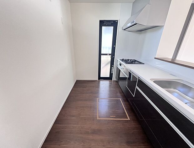 扱いやすいシステムキッチンで毎日のお料理もはかどります 食洗機・浄水器付き(同仕様)