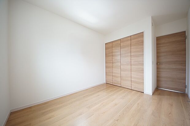 2階には洋室を3部屋ご用意いたします(同仕様)