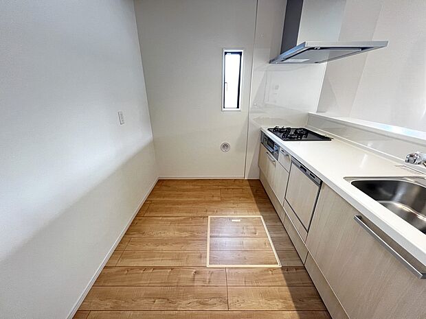 扱いやすいシステムキッチンで毎日のお料理もはかどります(2号棟同仕様)