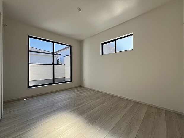 洋室6.5帖 バルコニー付きの広めのお部屋 ご夫婦の寝室にどうぞ(1号棟)