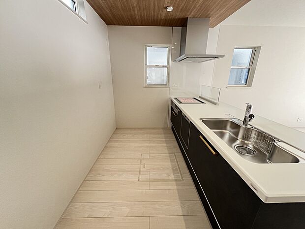 扱いやすいシステムキッチンで毎日のお料理もはかどります(1号地同仕様)