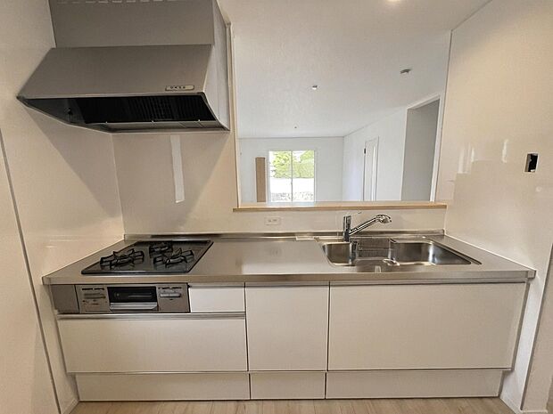 扱いやすいシステムキッチンで毎日のお料理もはかどります(1号棟)