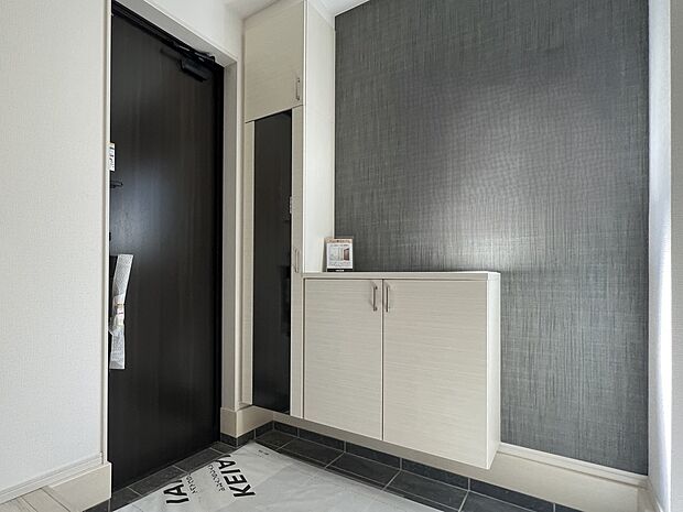 下駄箱収納付きの玄関スペース(2号棟同仕様)