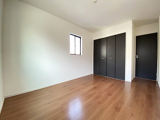 リビングの他に洋室を3部屋、和室を1部屋ご用意いたします(1号棟同仕様)