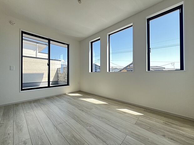 洋室7.2帖 WIC、バルコニー付きの広めのお部屋 ご夫婦の寝室にどうぞ(1号棟)